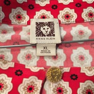 Weekend Clean Out Sale! Women’s Blouse